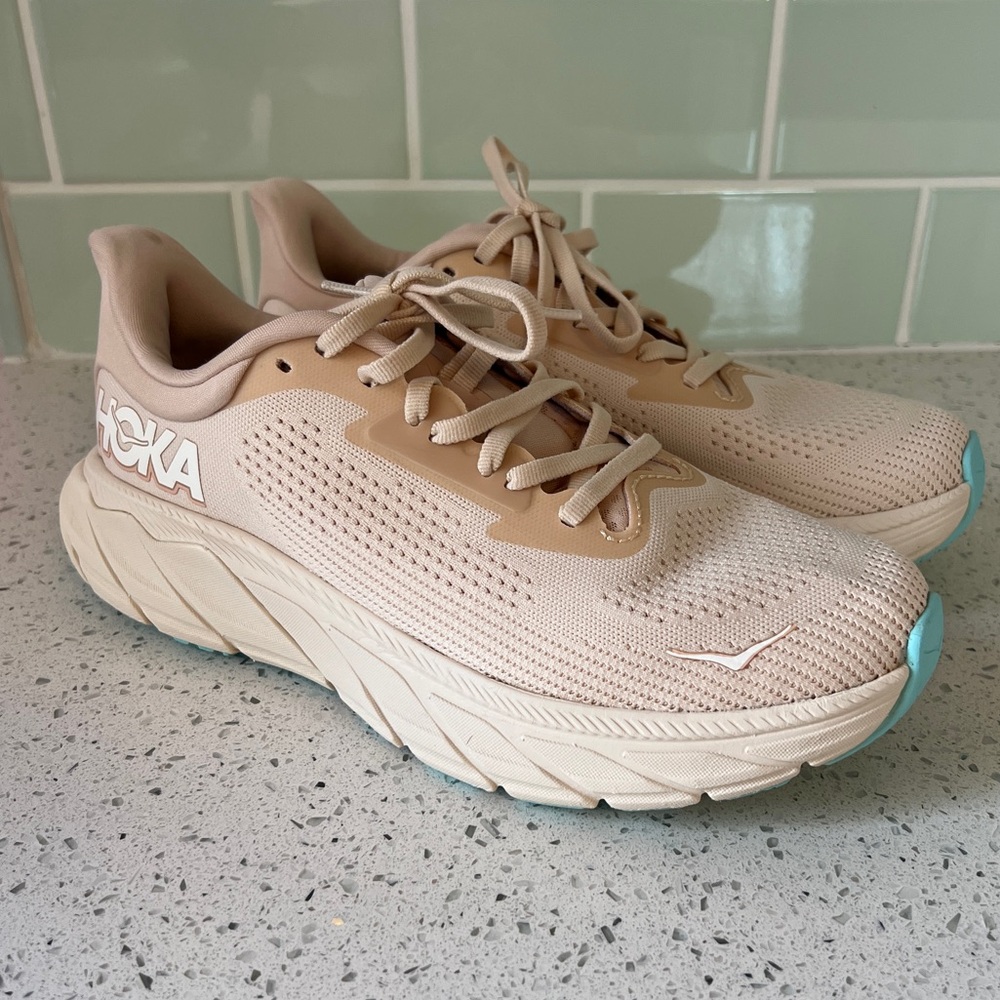 HOKA Arahi 7 Women’s size 7.5 color vanilla cream